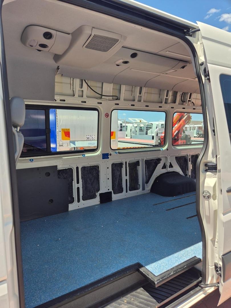2010 Volkswagen Crafter Lwb High Roof Van image 10