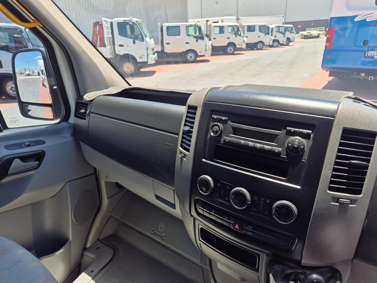2010 Volkswagen Crafter Lwb High Roof Van image 2