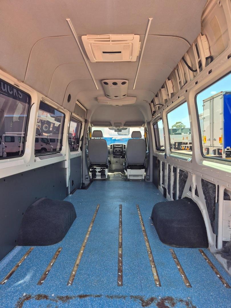 2010 Volkswagen Crafter Lwb High Roof Van image 13