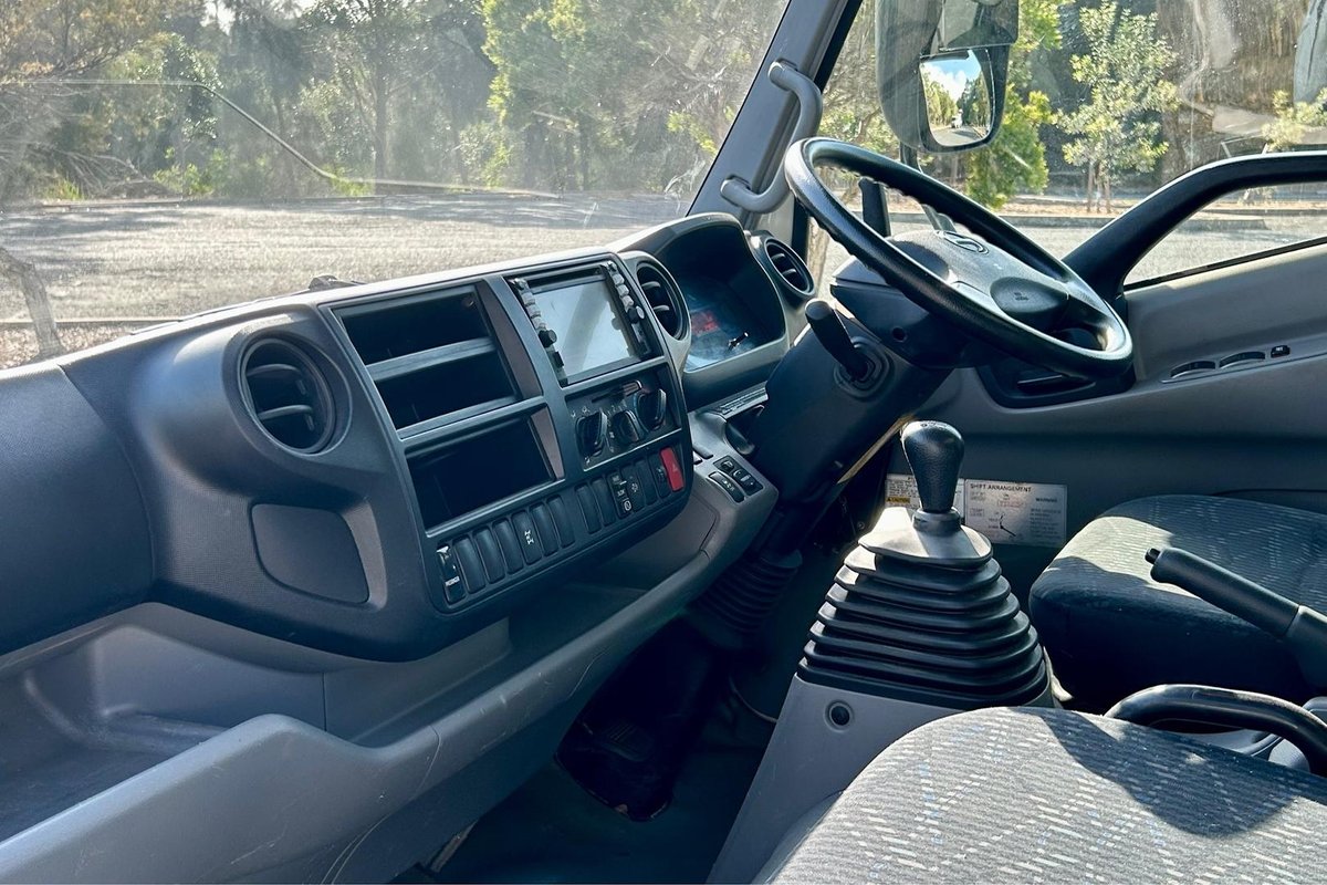 2014 Hino 717 - 300 Series Manual image 27