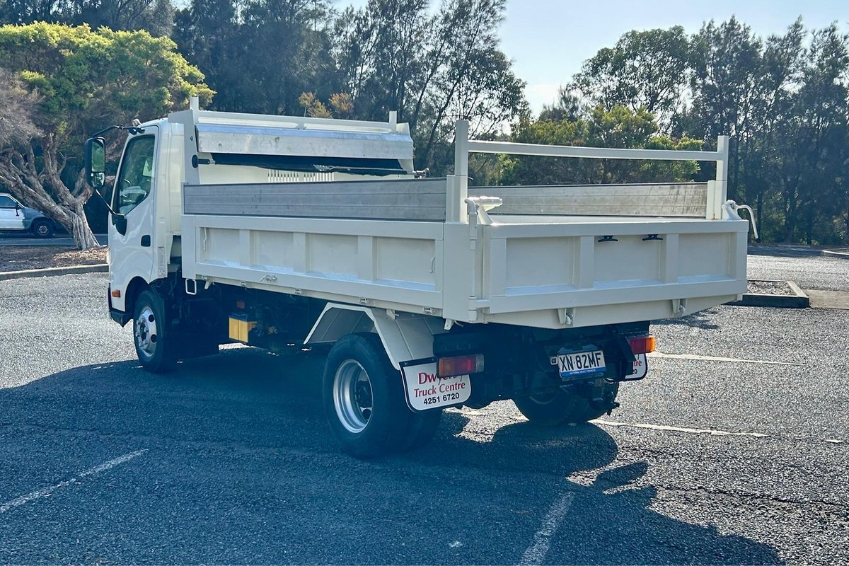 2014 Hino 717 - 300 Series Manual image 5