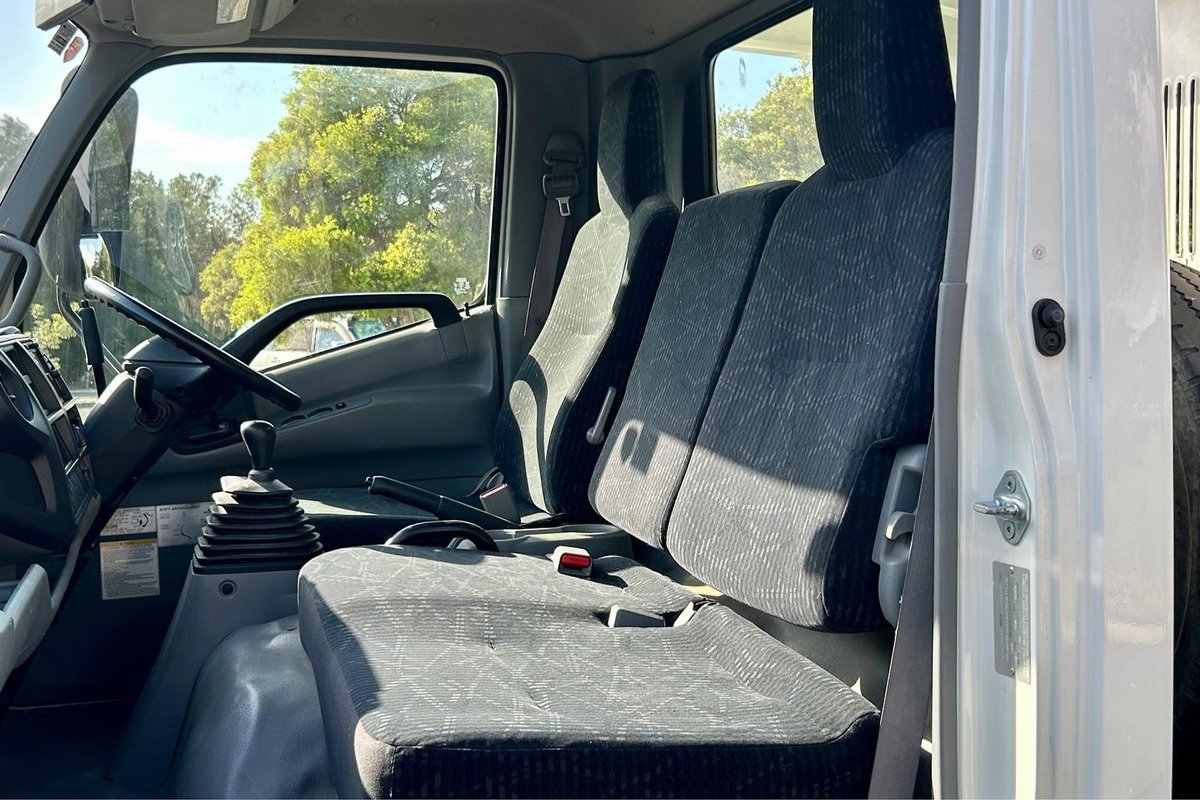 2014 Hino 717 - 300 Series Manual image 31