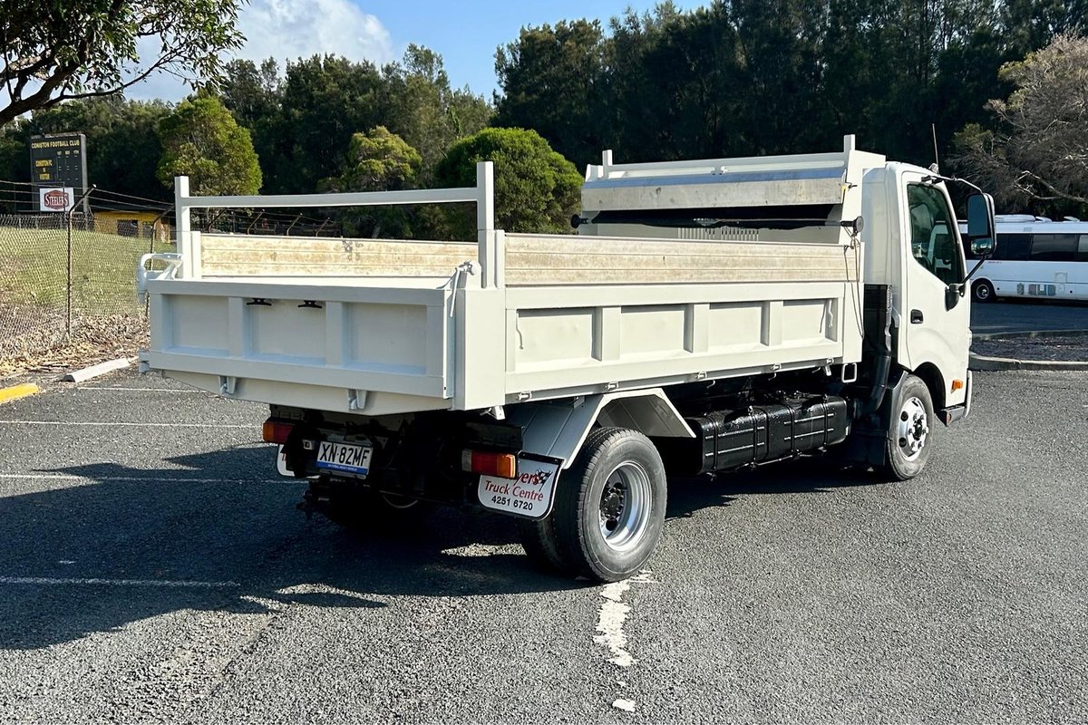 2014 Hino 717 - 300 Series Manual image 3