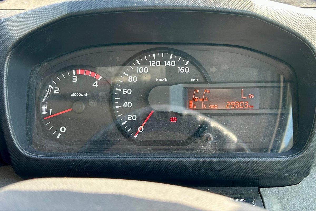 2014 Hino 717 - 300 Series Manual image 26