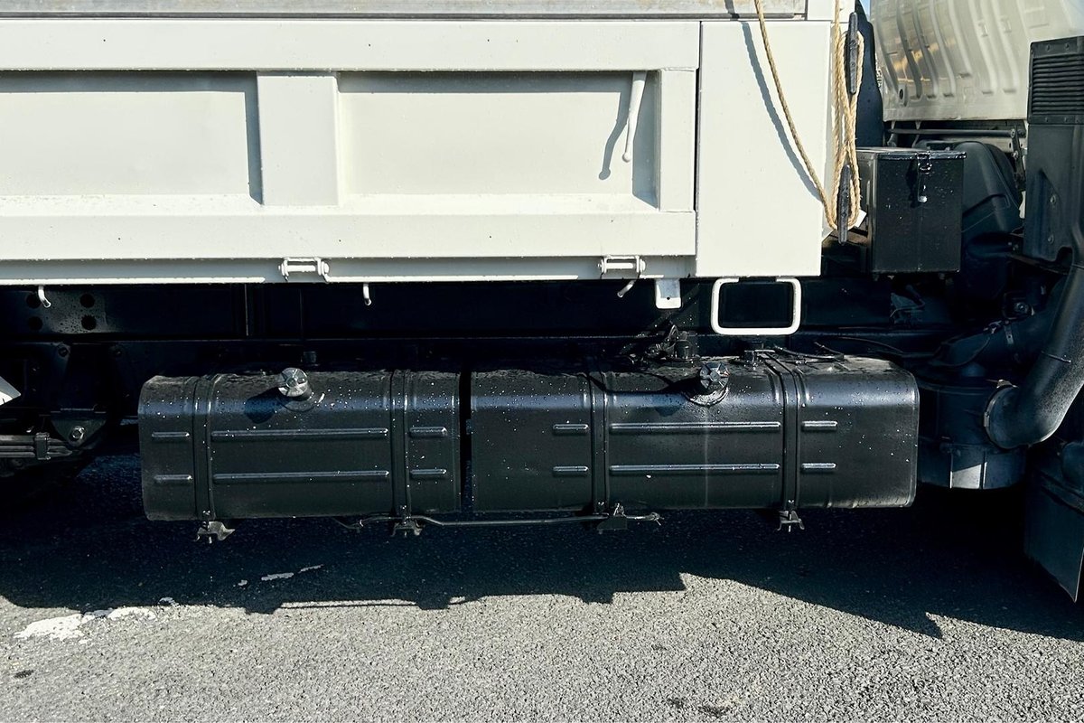 2014 Hino 717 - 300 Series Manual image 13