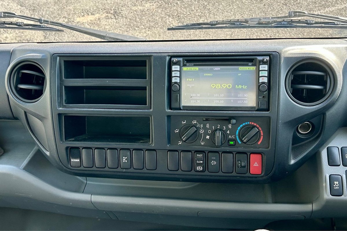 2014 Hino 717 - 300 Series Manual image 30