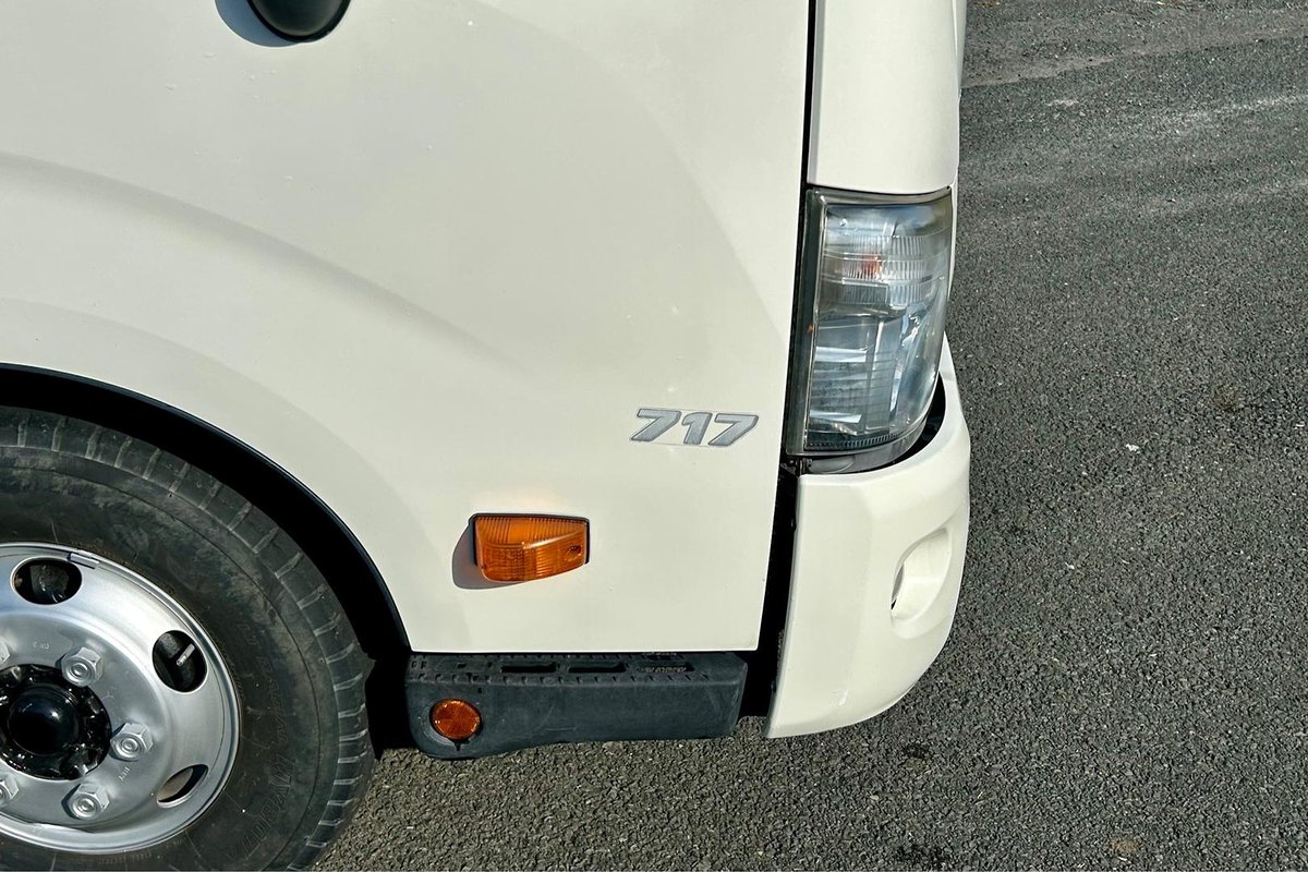 2014 Hino 717 - 300 Series Manual image 9