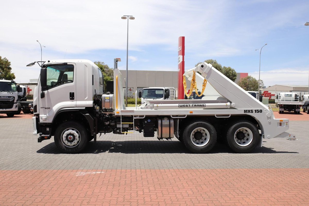 2026 Isuzu Fvz 260-300 R46 At 6 X 4 Skip Loader image 6