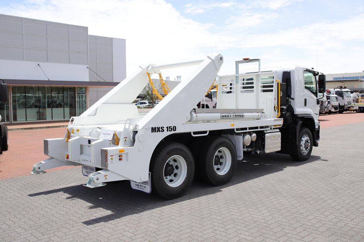 2026 Isuzu Fvz 260-300 R46 At 6 X 4 Skip Loader image 4