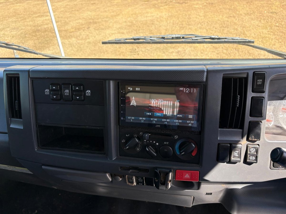 2011 Isuzu Npr 300 image 10