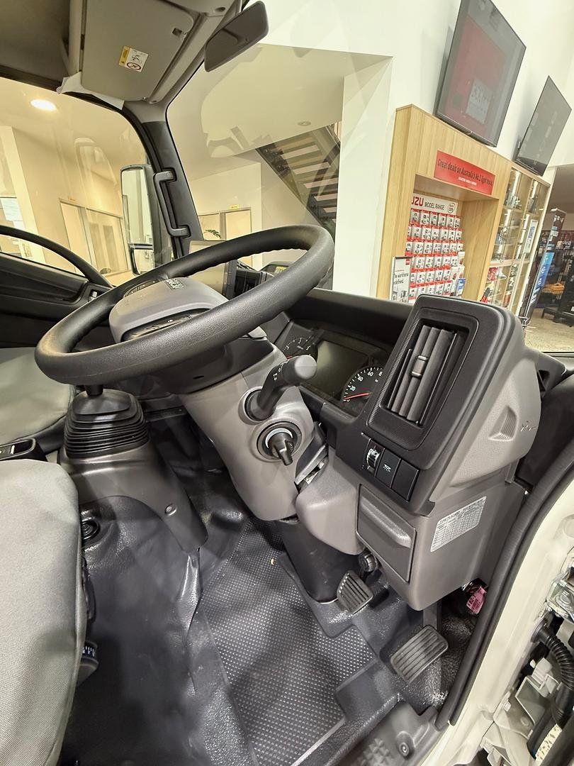 2026 Isuzu N Series Nlr 45-150 Mt D25 Traypack image 15