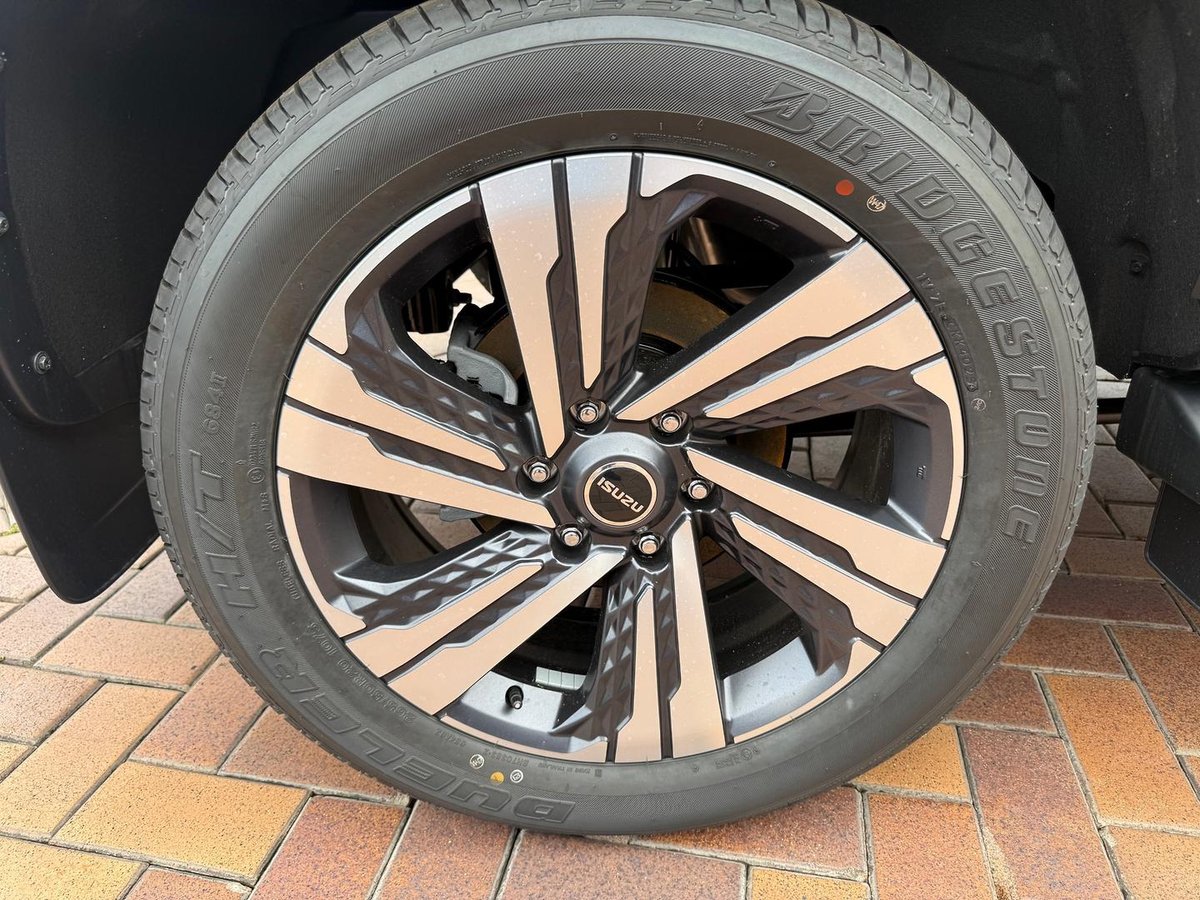 2026 Isuzu MU-X LS-T MY25.5 4X4 Dual Range image 13