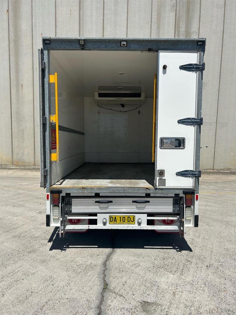 2016 Fuso Canter 515 image 8