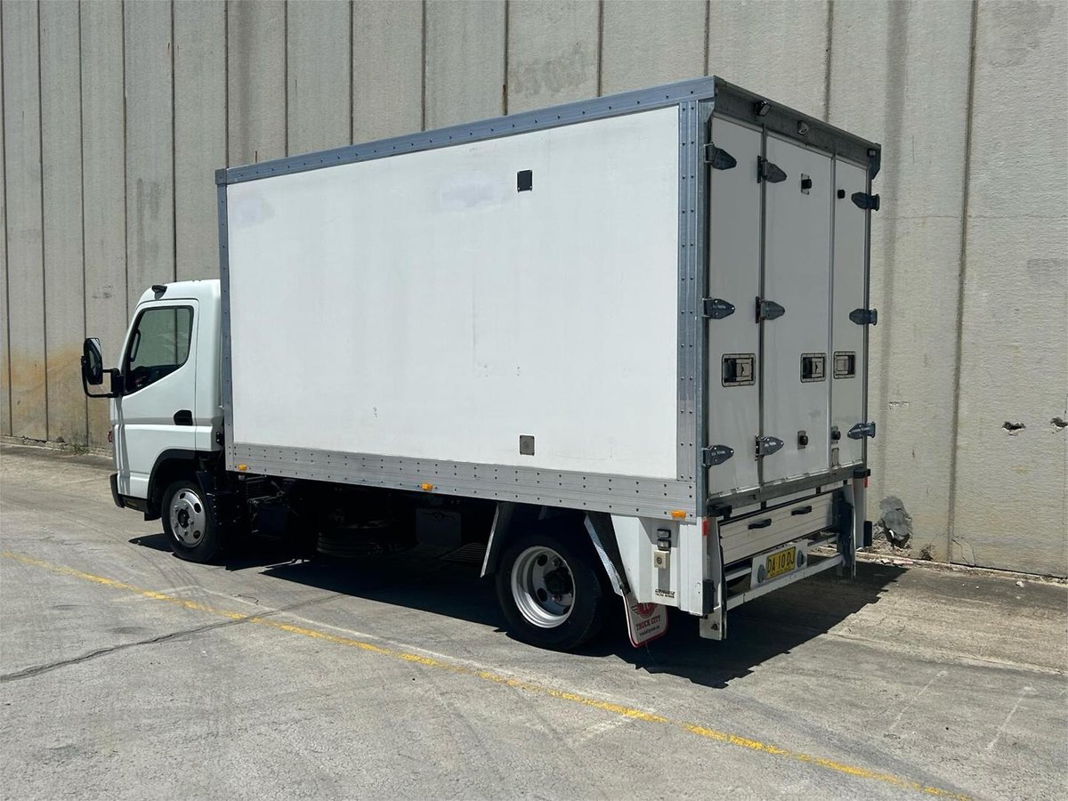 2016 Fuso Canter 515 image 3