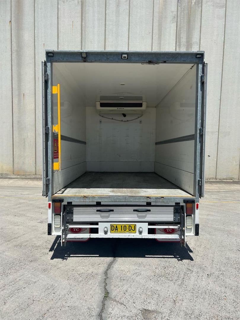 2016 Fuso Canter 515 image 9