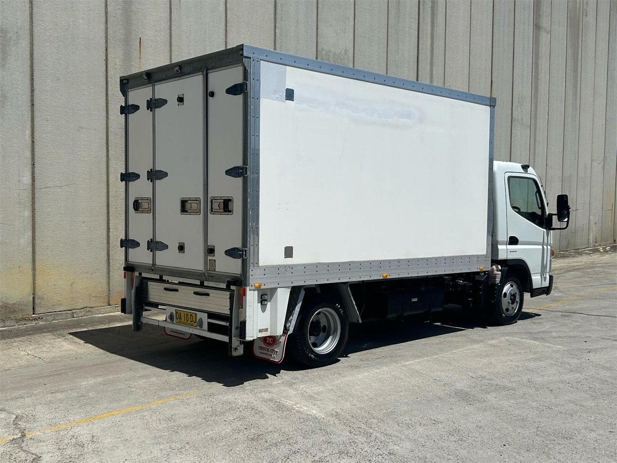 2016 Fuso Canter 515 image 13
