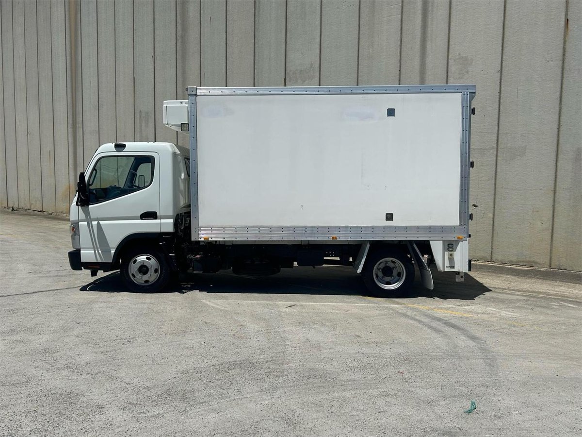 2016 Fuso Canter 515 image 2