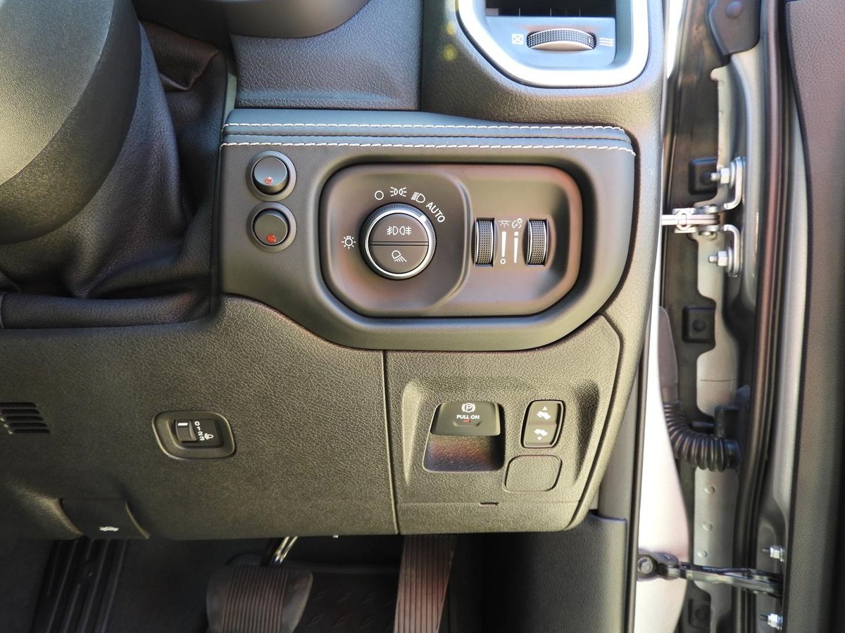 2021 RAM 1500 Laramie DT MY21 4X4 Dual Range image 12