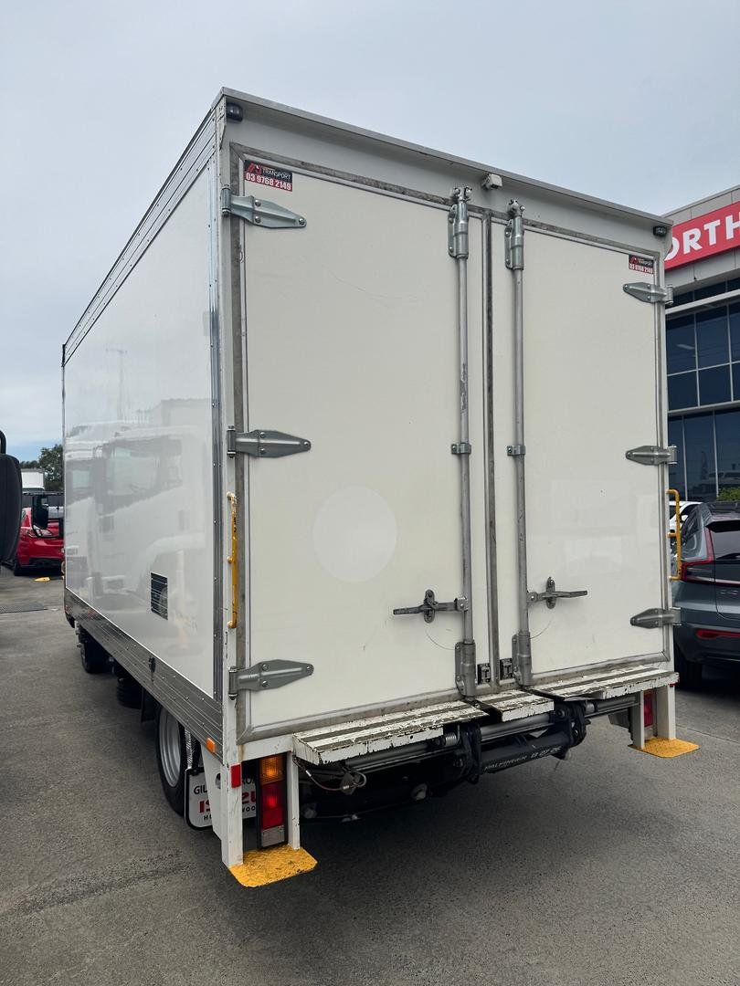 2022 Fuso Canter 515 image 10