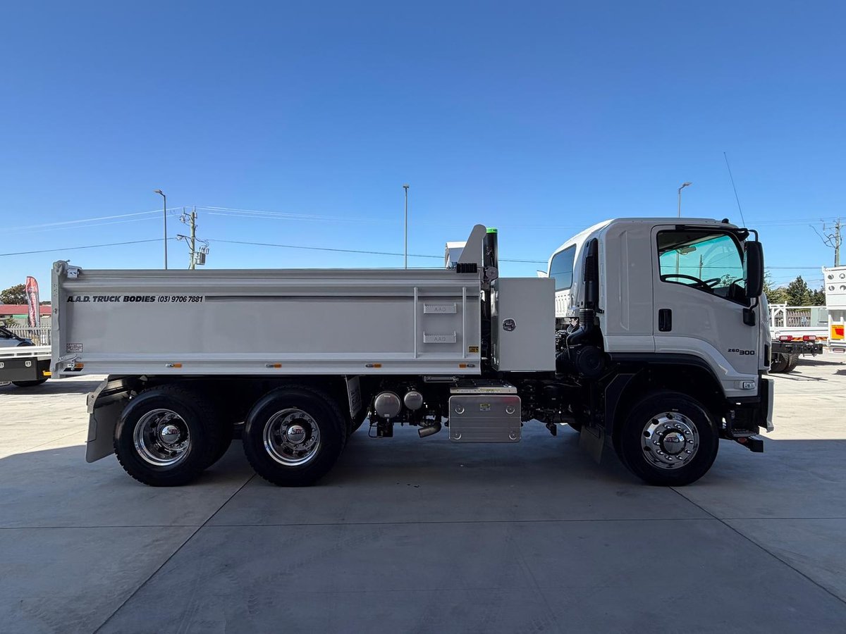 2025 Isuzu F Series FVY 260-300 AT R46 image 3