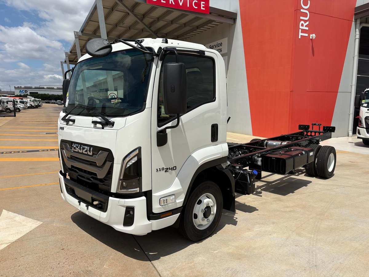 2026 Isuzu F Series FRR 110-240 MT D47 image 3