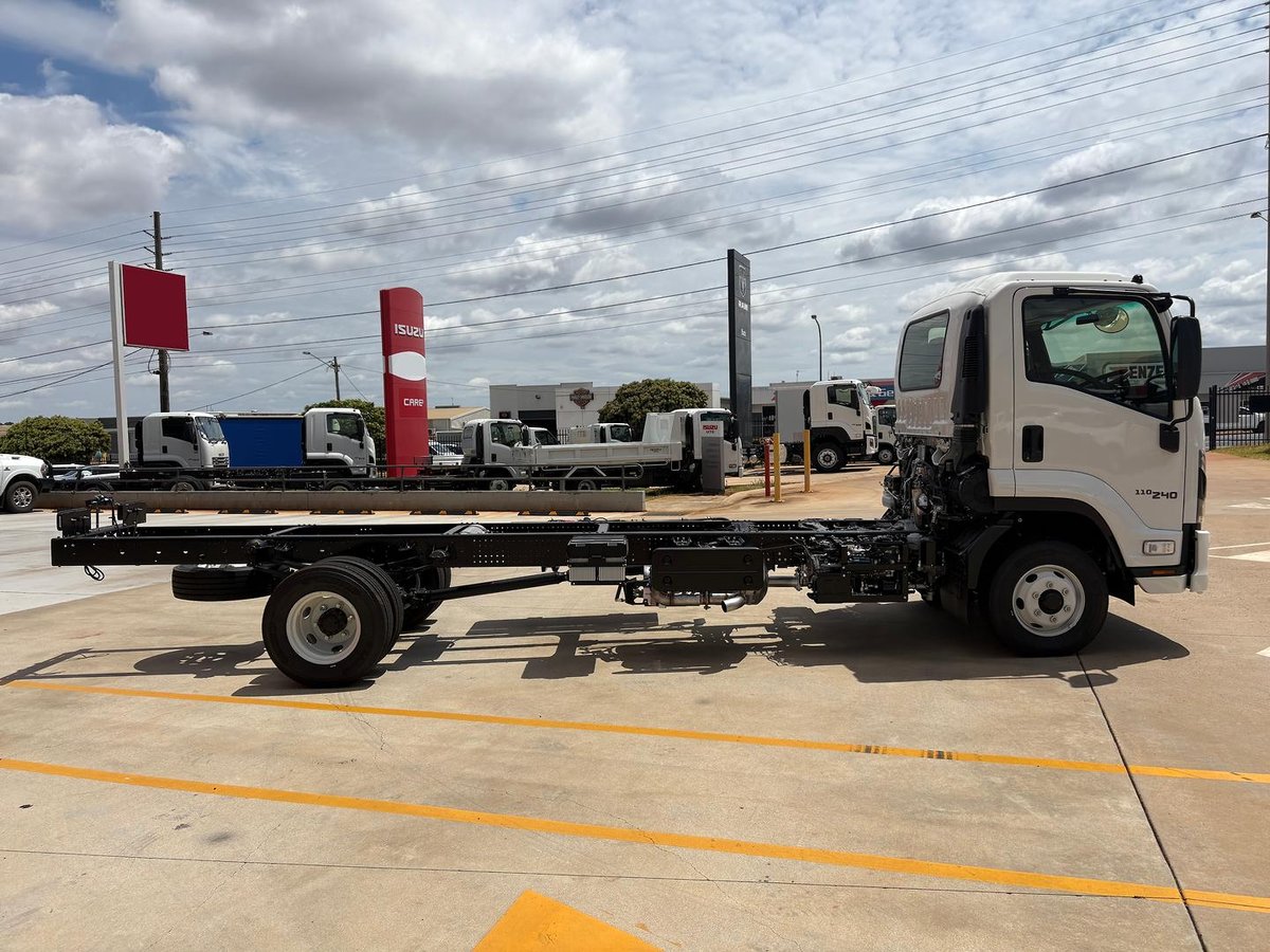 2026 Isuzu F Series FRR 110-240 MT D47 image 8