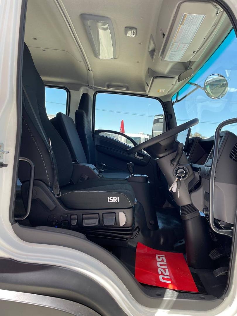 2025 Isuzu F Series image 16