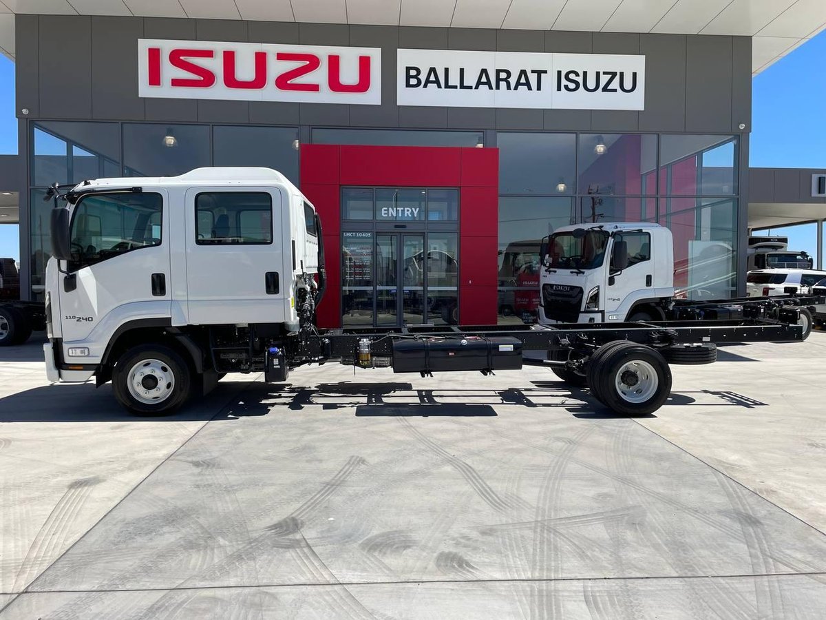 2025 Isuzu F Series image 5