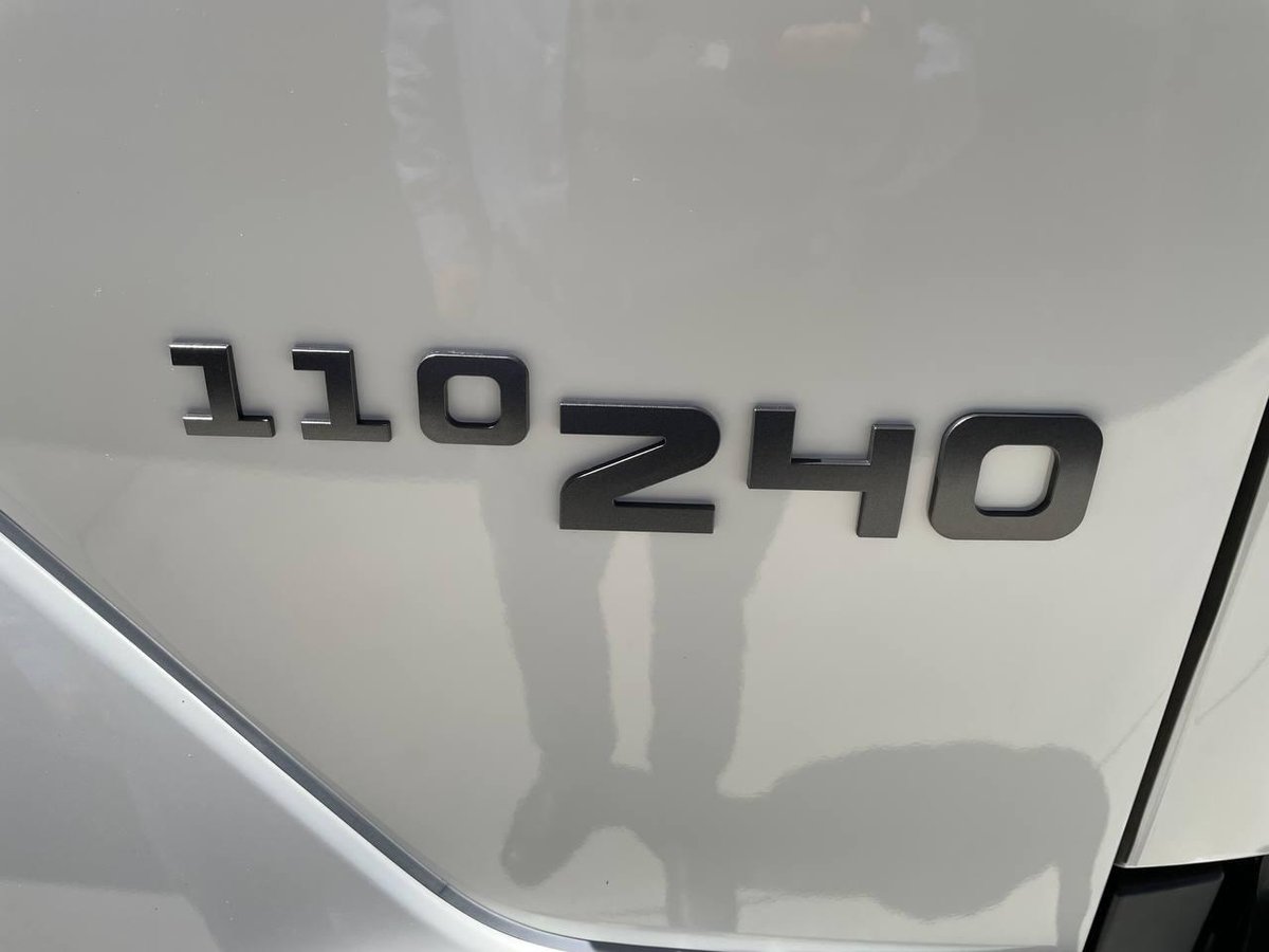 2025 Isuzu F Series image 9