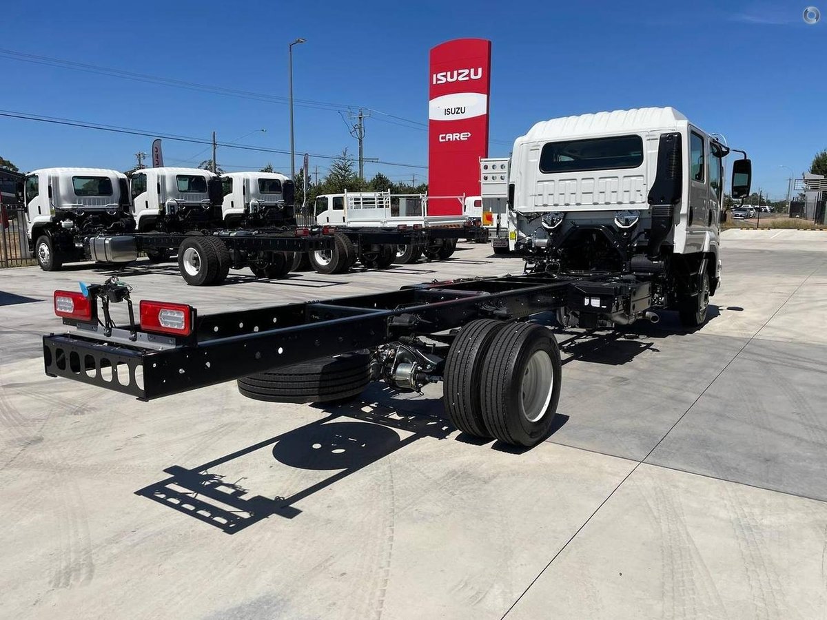 2025 Isuzu F Series image 7