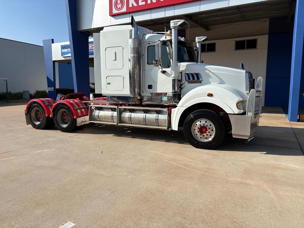 Superliner 2010 Mack