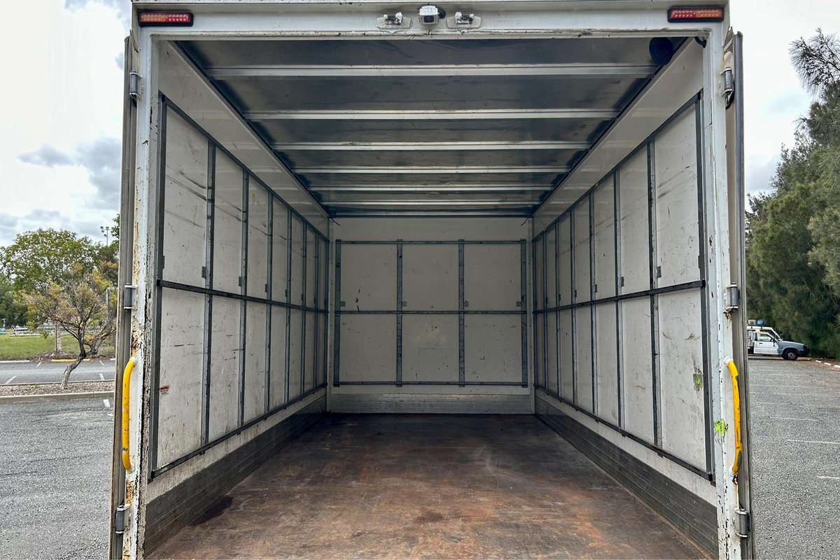 2020 Isuzu N Series NNR 45-150 image 20
