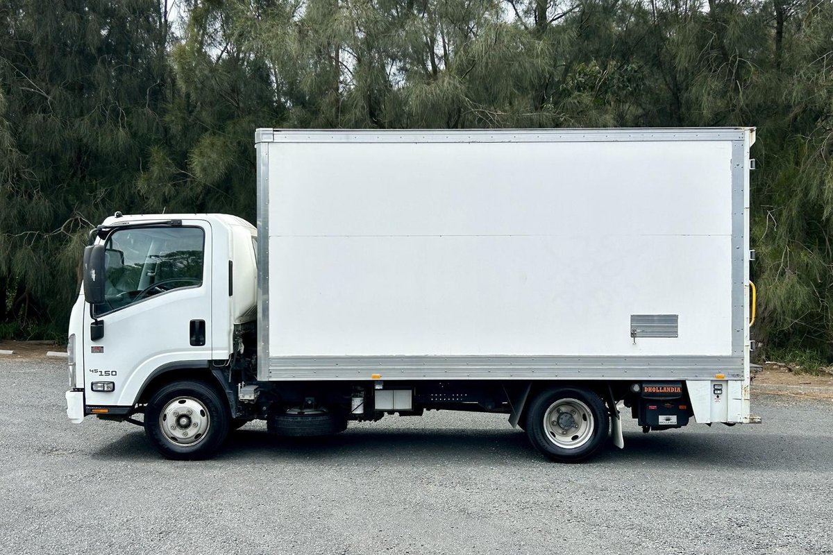2020 Isuzu N Series NNR 45-150 image 2