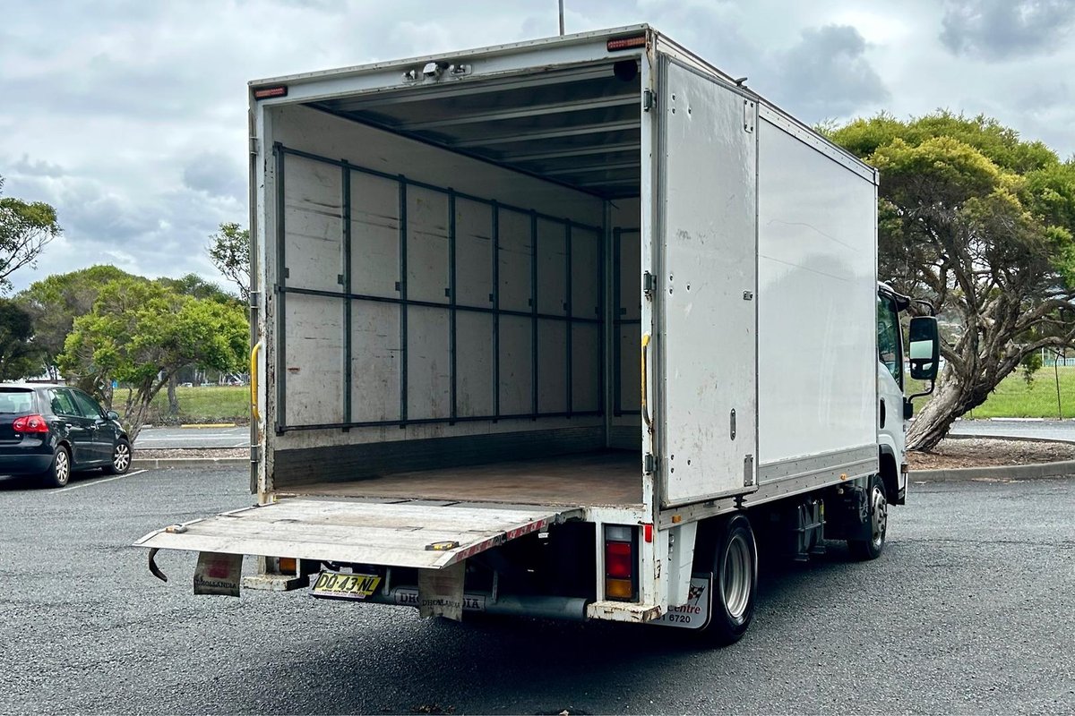 2020 Isuzu N Series NNR 45-150 image 19