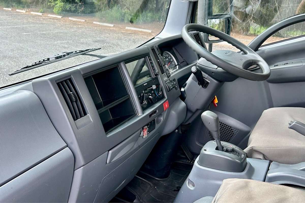 2020 Isuzu N Series NNR 45-150 image 25