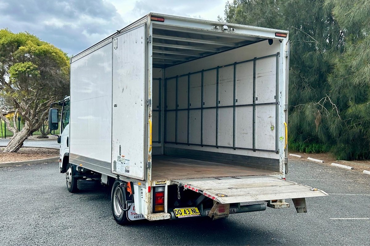 2020 Isuzu N Series NNR 45-150 image 16