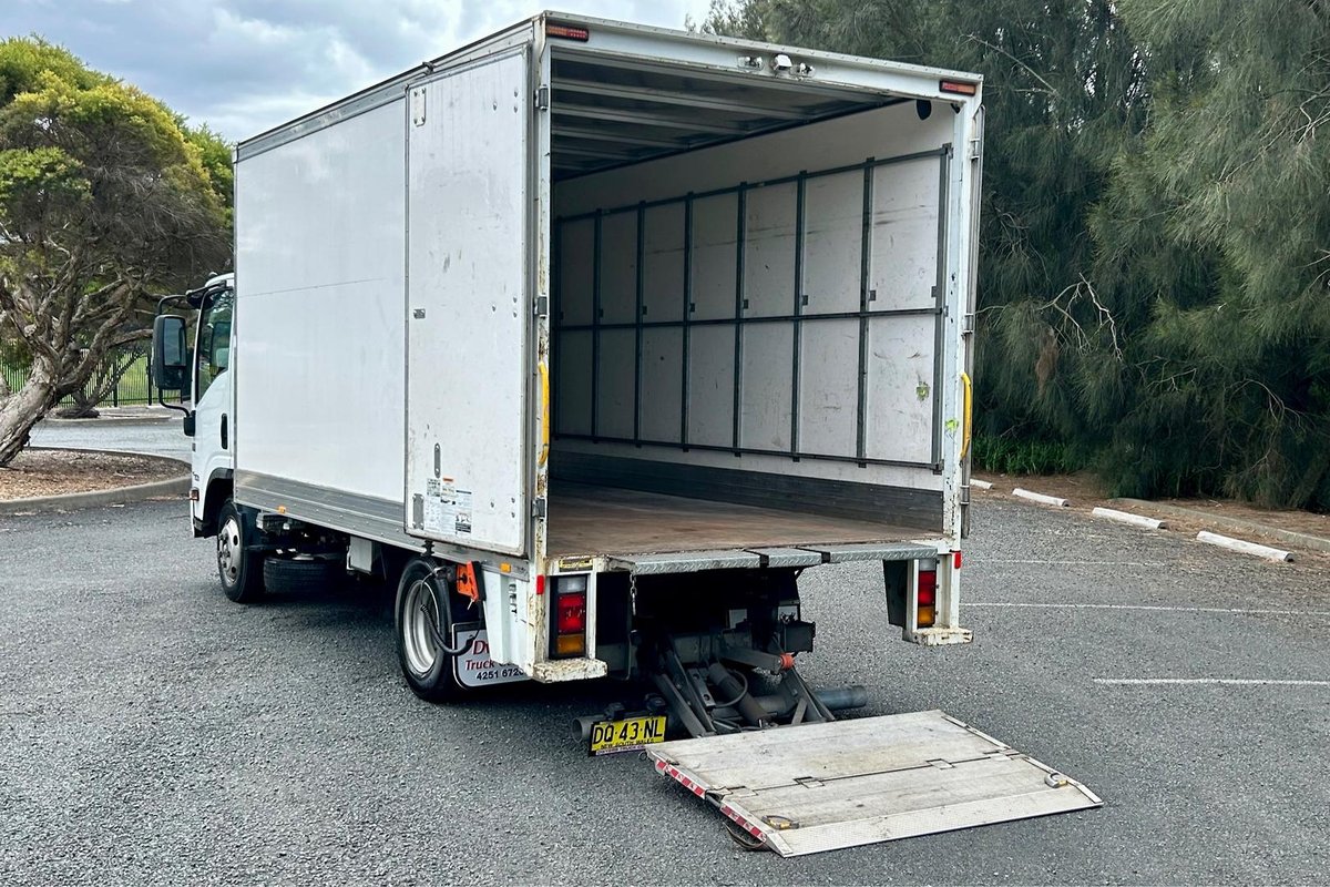 2020 Isuzu N Series NNR 45-150 image 12