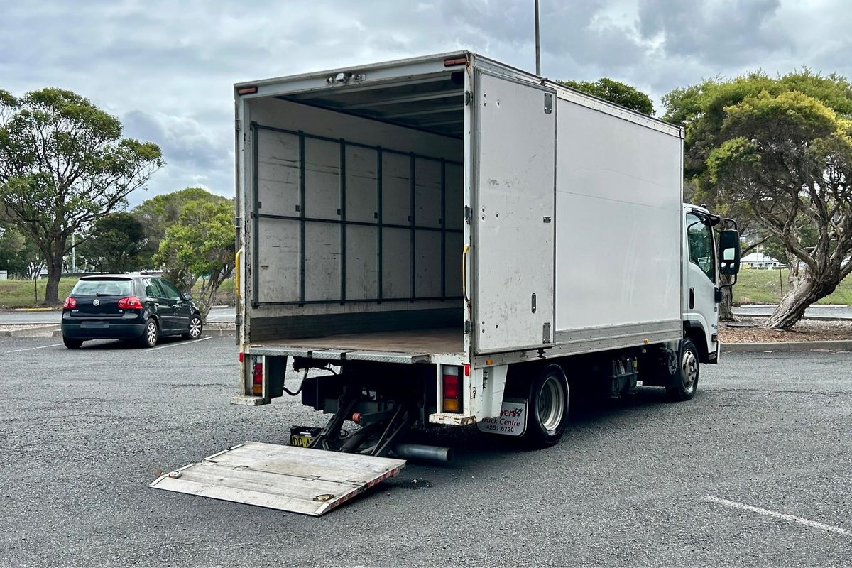 2020 Isuzu N Series NNR 45-150 image 14