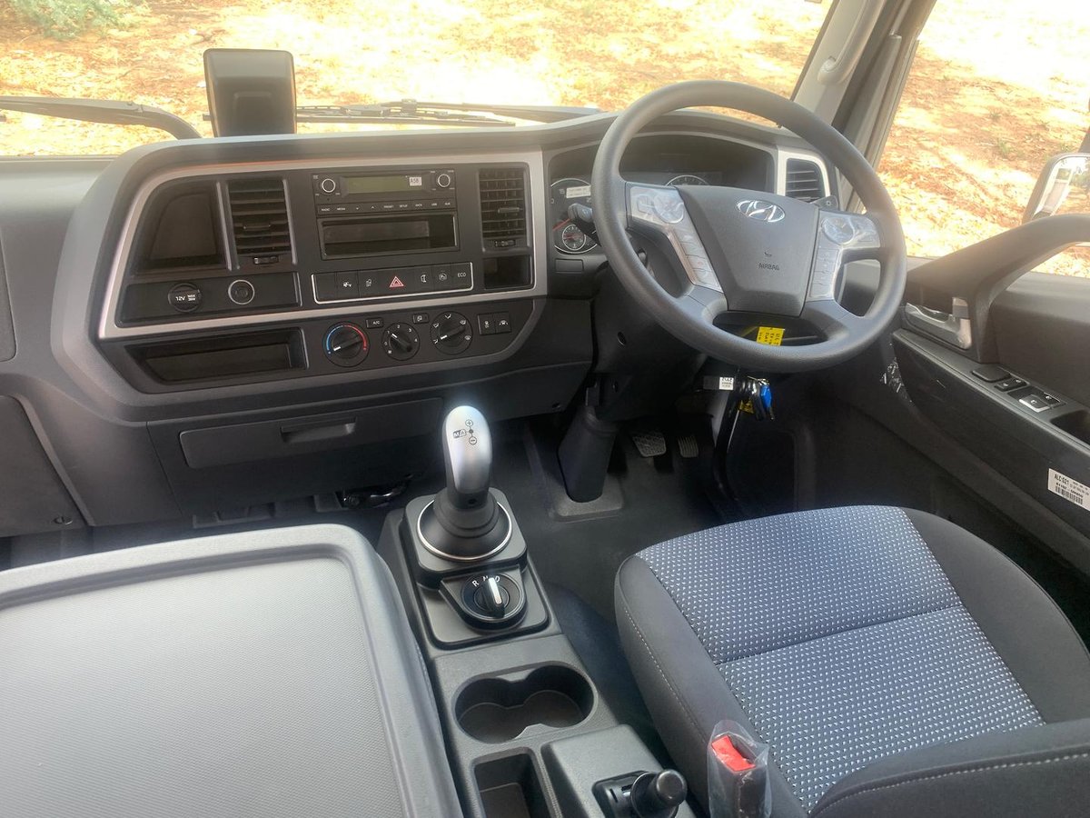 2026 Hyundai Mighty EX10 Flat Deck image 12