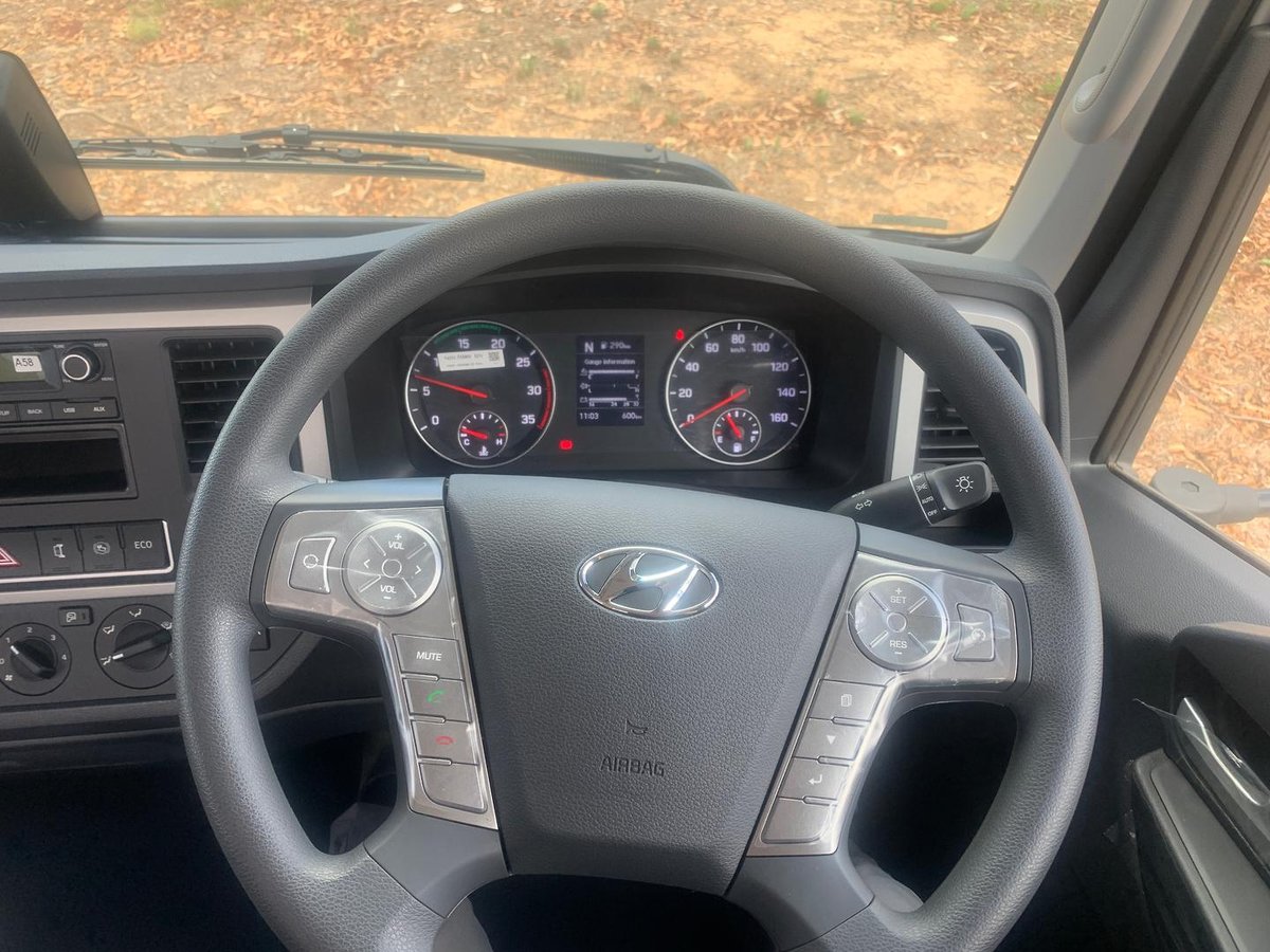 2026 Hyundai Mighty EX10 Flat Deck image 11