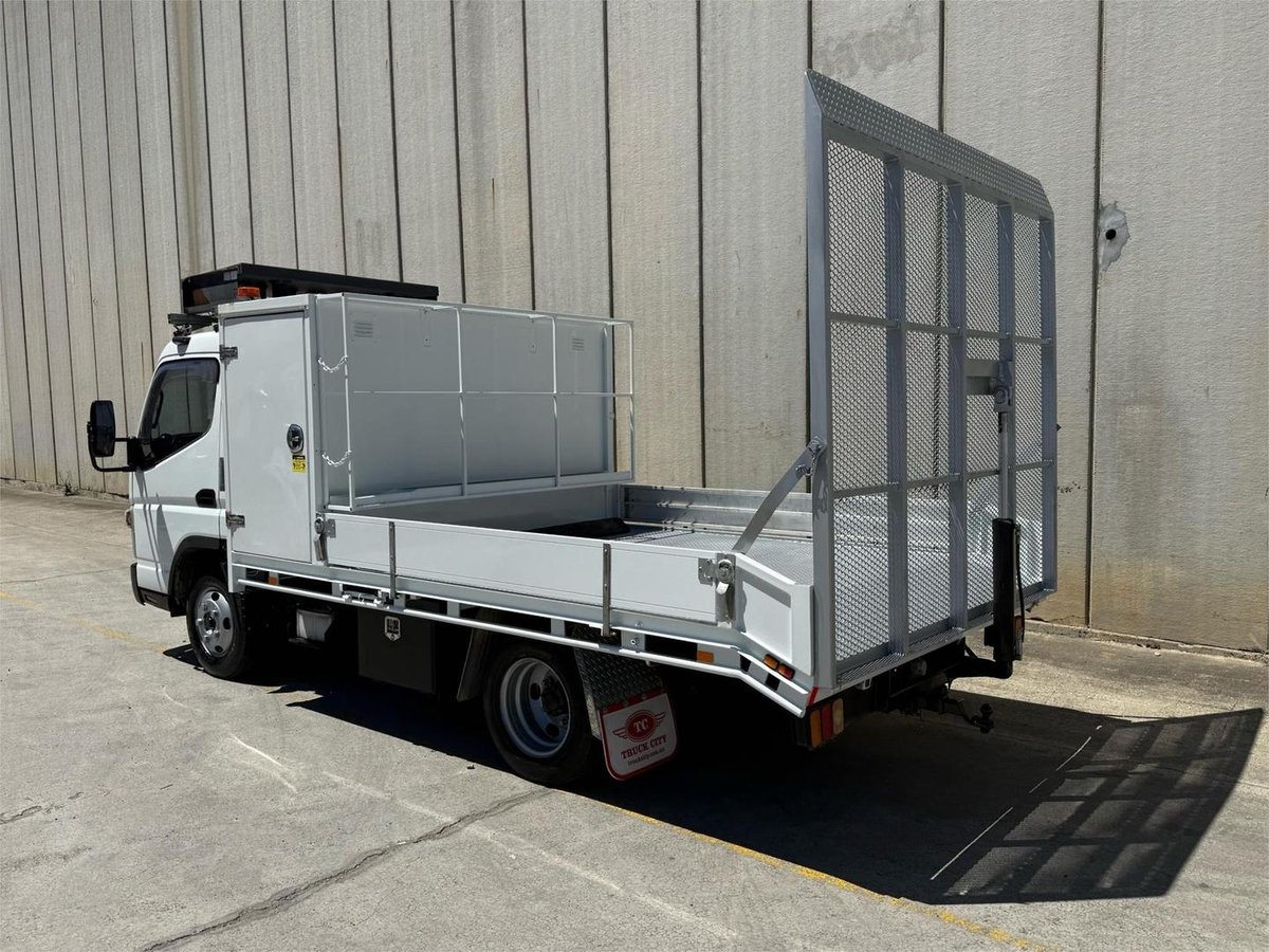 2016 Fuso Canter 515 image 3