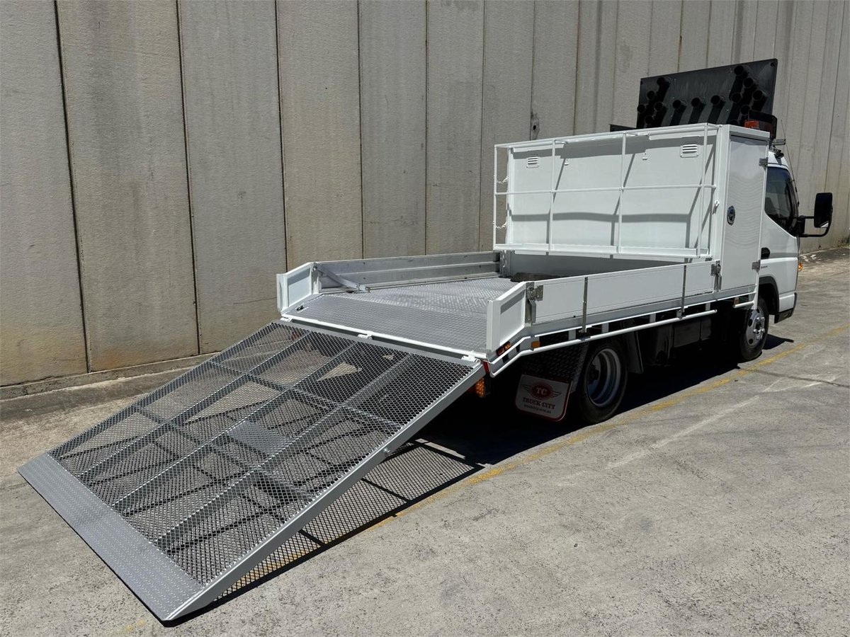 2016 Fuso Canter 515 image 6