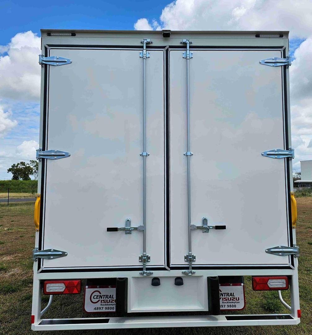 2025 Isuzu Nqr 88-190 Am D42 image 6