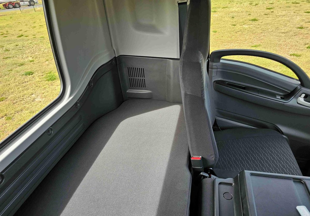 2025 Isuzu Frr 110-240 Am R56 image 13