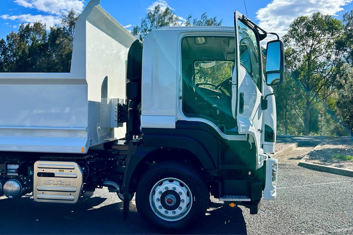2025 Isuzu F Series FXY 260-355 AT R45 image 23