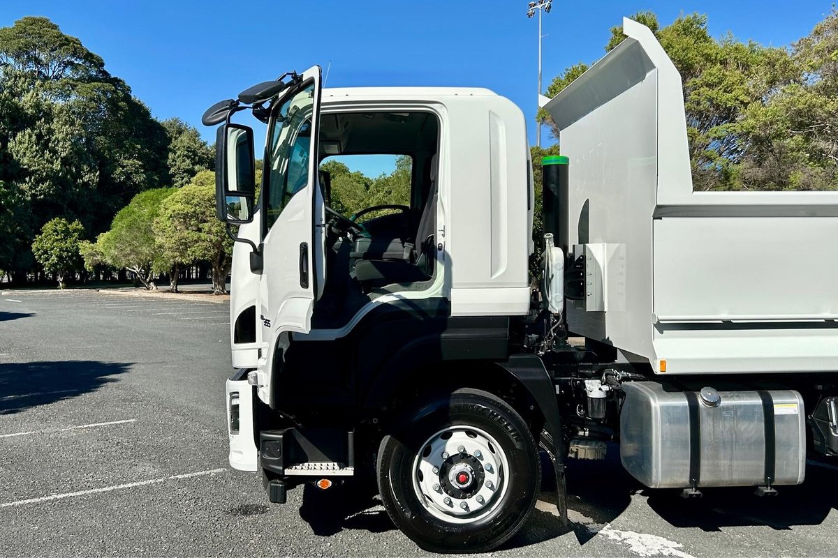 2025 Isuzu F Series FXY 260-355 AT R45 image 21