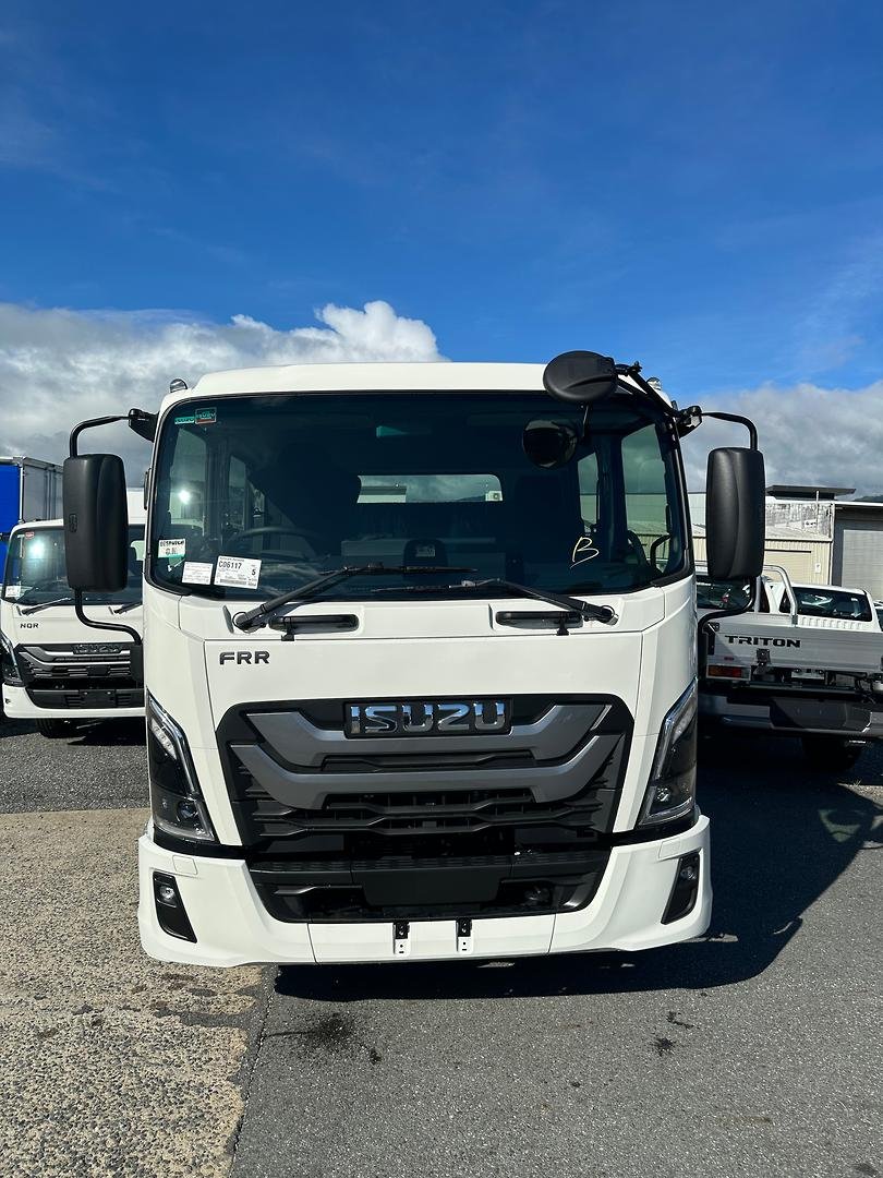 2025 Isuzu F Series image 2