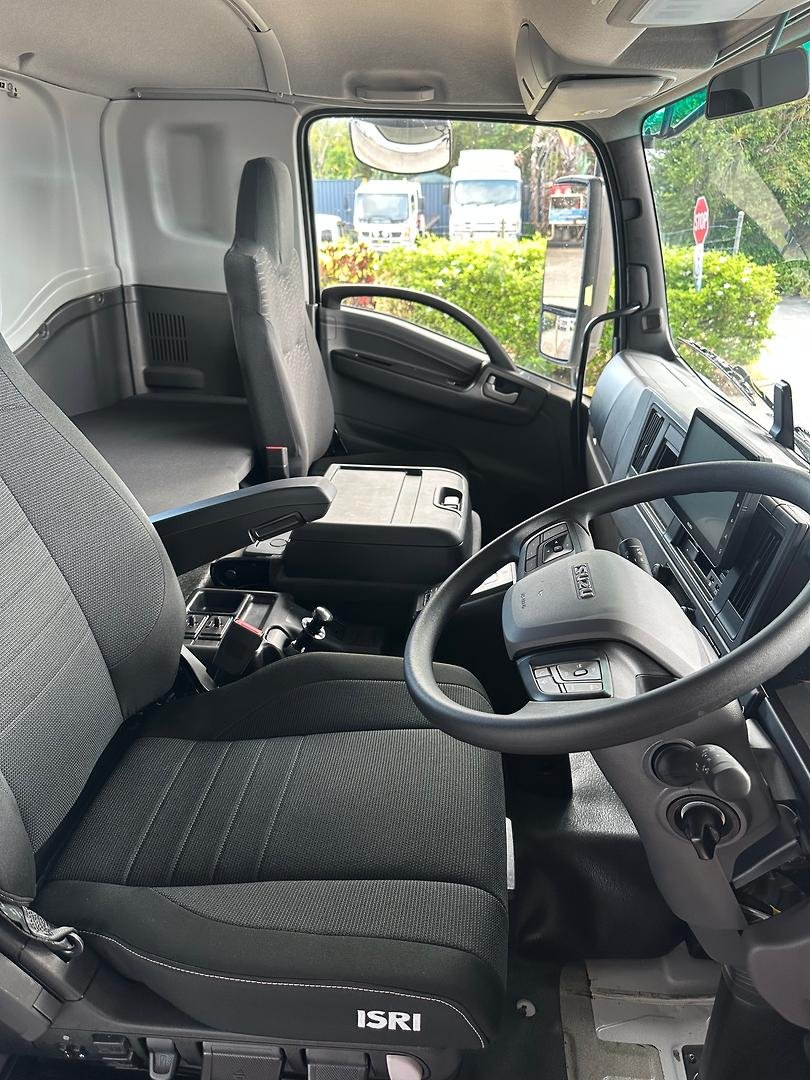 2025 Isuzu F Series image 8