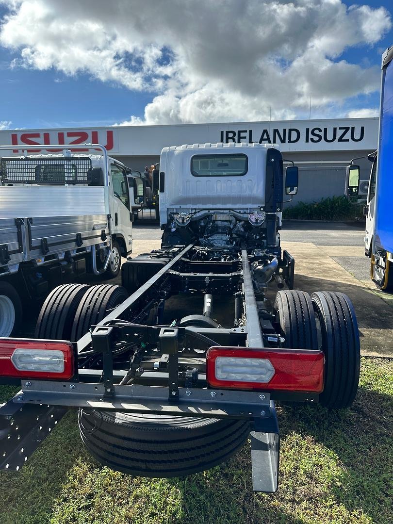 2025 Isuzu N Series image 7
