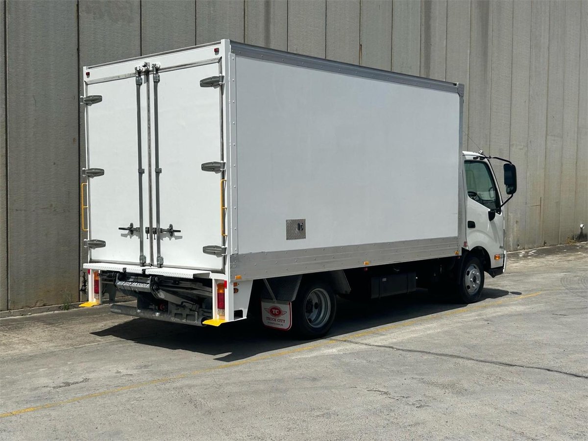 2022 Hino 300 Series 616 image 9